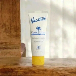 🌟NEW🌟 Vacation Classic Lotion Sunscreen